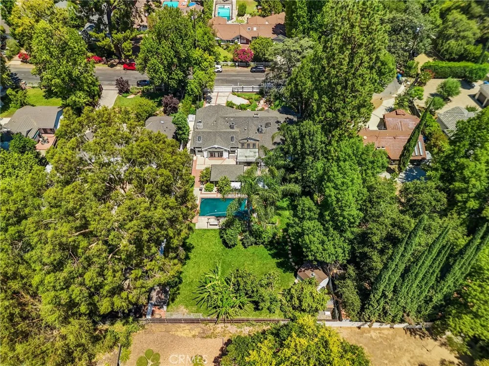 23352 Ostronic Woodland Hills, CA 91367