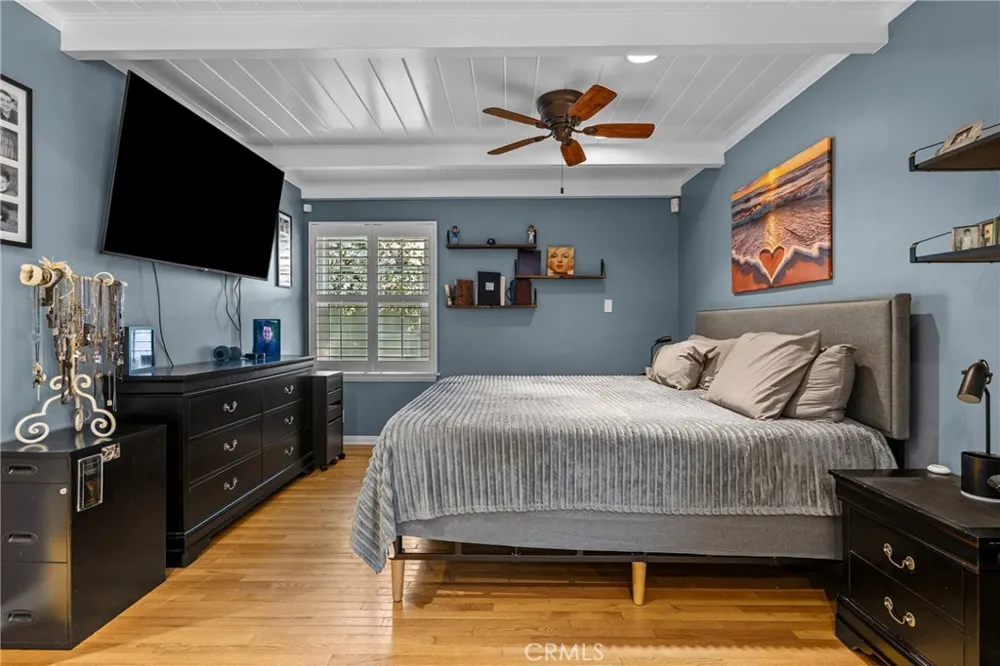 23352 Ostronic Woodland Hills, CA 91367