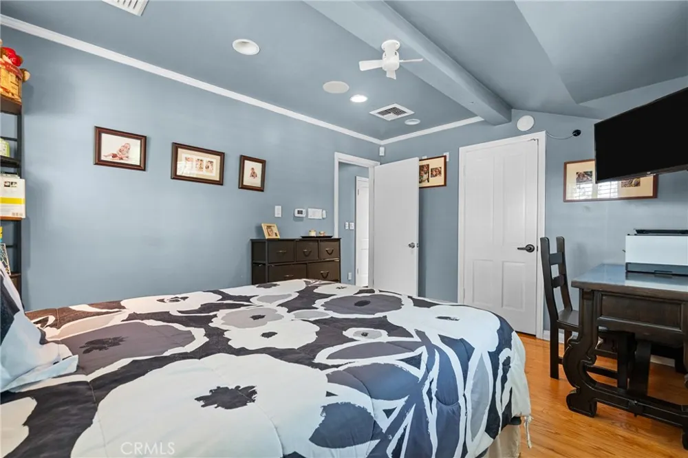 23352 Ostronic Woodland Hills, CA 91367