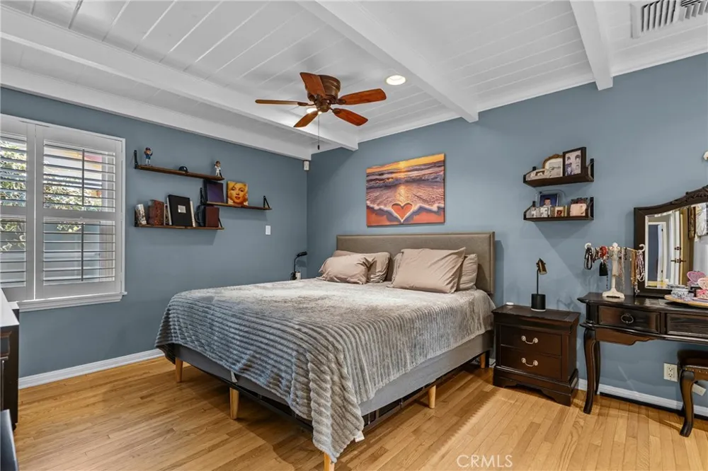 23352 Ostronic Woodland Hills, CA 91367