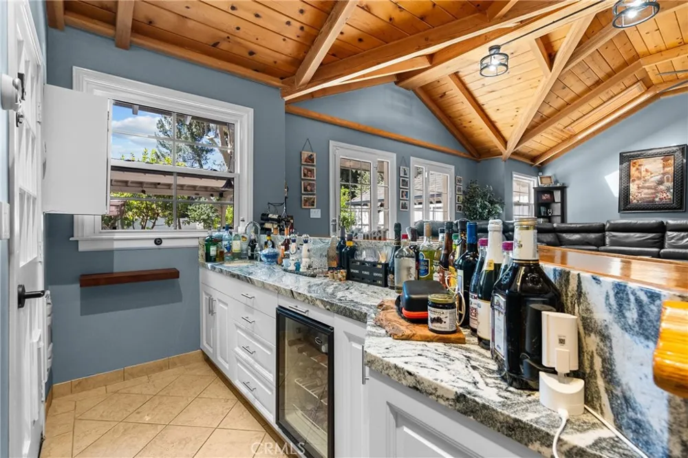 23352 Ostronic Woodland Hills, CA 91367