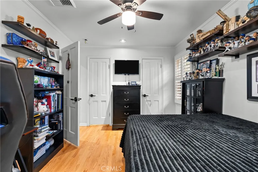 23352 Ostronic Woodland Hills, CA 91367