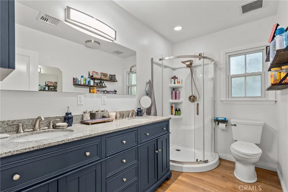 23352 Ostronic Woodland Hills, CA 91367