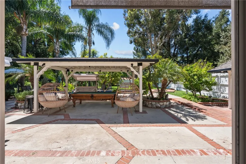 23352 Ostronic Woodland Hills, CA 91367