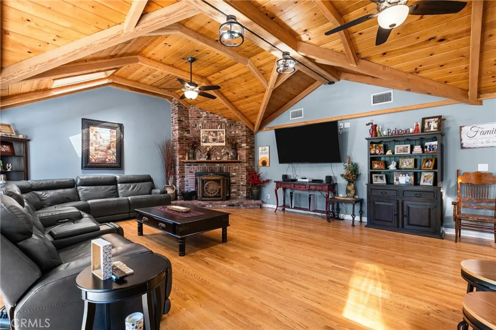 23352 Ostronic Woodland Hills, CA 91367