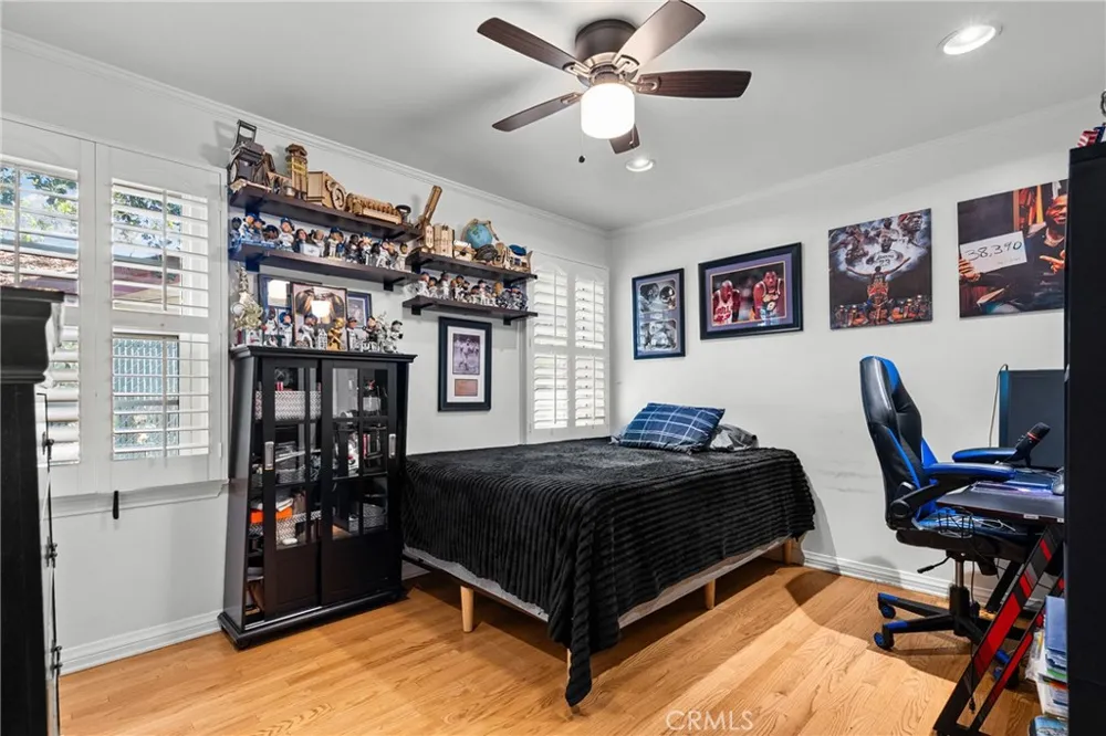 23352 Ostronic Woodland Hills, CA 91367