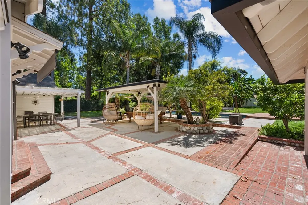 23352 Ostronic Woodland Hills, CA 91367