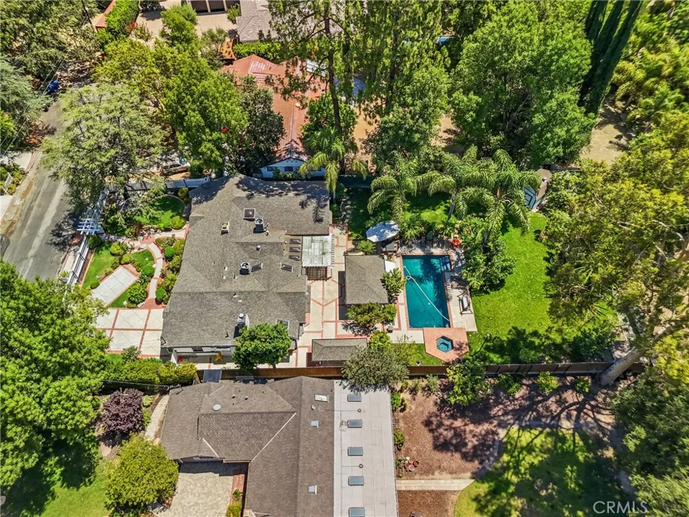 23352 Ostronic Woodland Hills, CA 91367