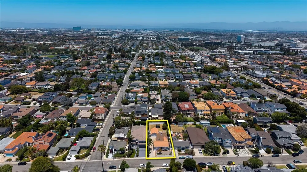 1813 5th Street Manhattan Beach, CA 90266