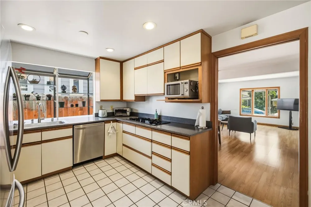 1813 5th Street Manhattan Beach, CA 90266