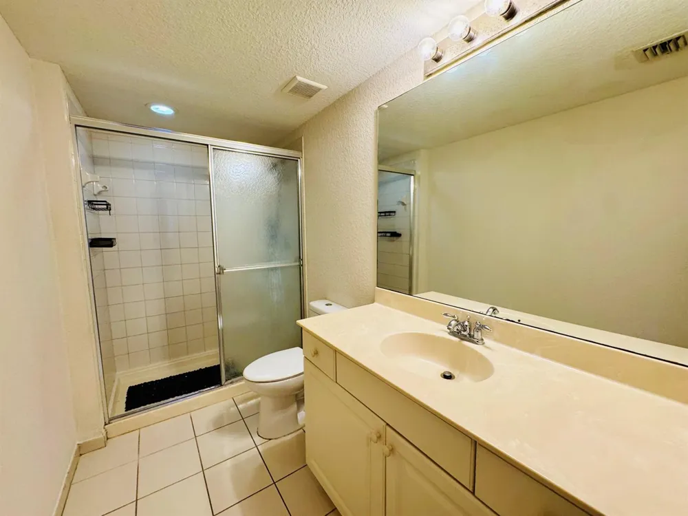 1954 Freeport Lane #1954 Riviera Beach, FL 33404