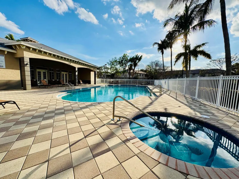 1954 Freeport Lane #1954 Riviera Beach, FL 33404