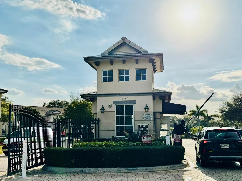 1954 Freeport Lane #1954 Riviera Beach, FL 33404