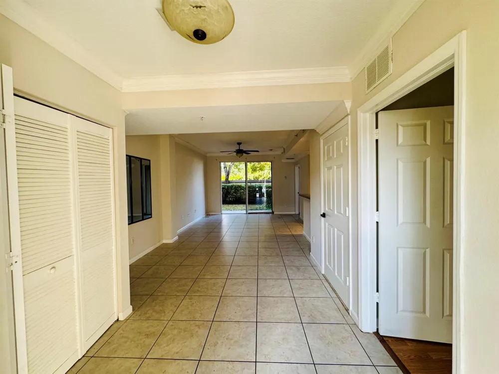 1954 Freeport Lane #1954 Riviera Beach, FL 33404