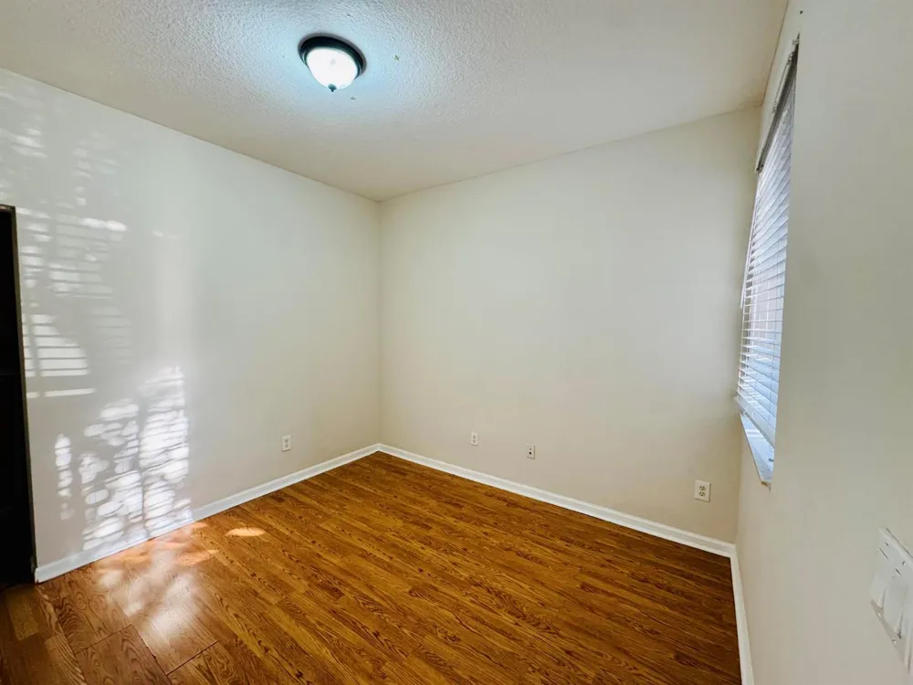 1954 Freeport Lane #1954 Riviera Beach, FL 33404