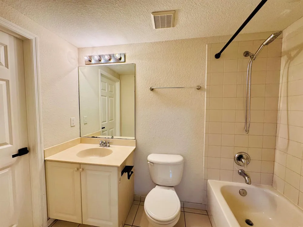 1954 Freeport Lane #1954 Riviera Beach, FL 33404