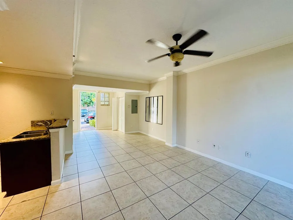 1954 Freeport Lane #1954 Riviera Beach, FL 33404