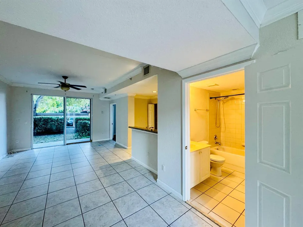 1954 Freeport Lane #1954 Riviera Beach, FL 33404