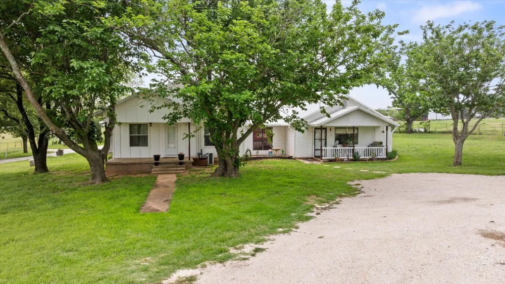 11755 W FM 8 Stephenville, TX 76401