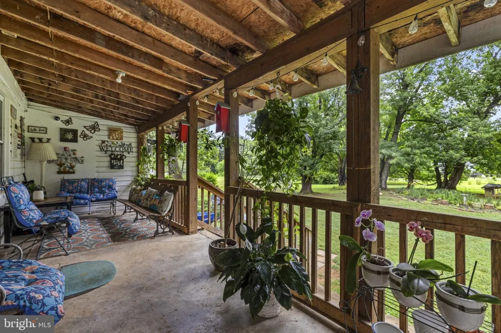 4766 JOHN MOSBY HIGHWAY Boyce, VA 22620