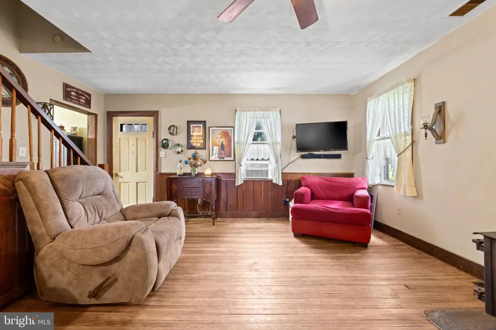 4766 JOHN MOSBY HIGHWAY Boyce, VA 22620