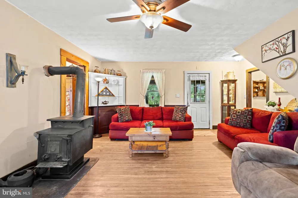 4766 JOHN MOSBY HIGHWAY Boyce, VA 22620