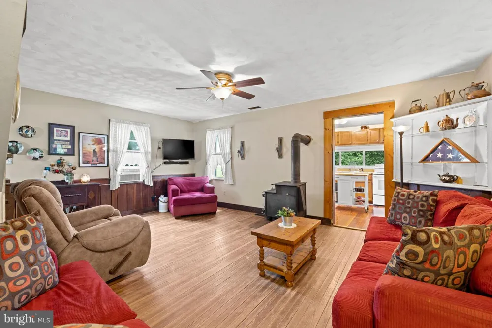 4766 JOHN MOSBY HIGHWAY Boyce, VA 22620