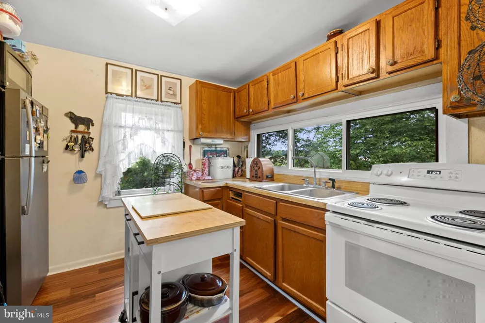4766 JOHN MOSBY HIGHWAY Boyce, VA 22620