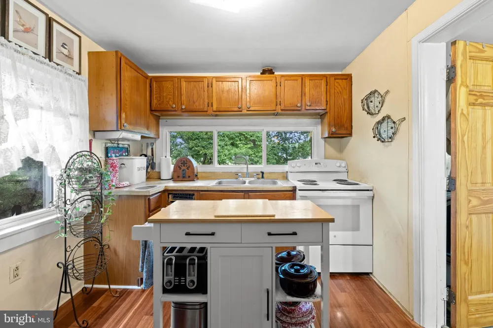 4766 JOHN MOSBY HIGHWAY Boyce, VA 22620