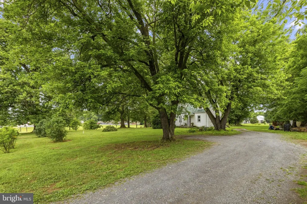 4766 JOHN MOSBY HIGHWAY Boyce, VA 22620