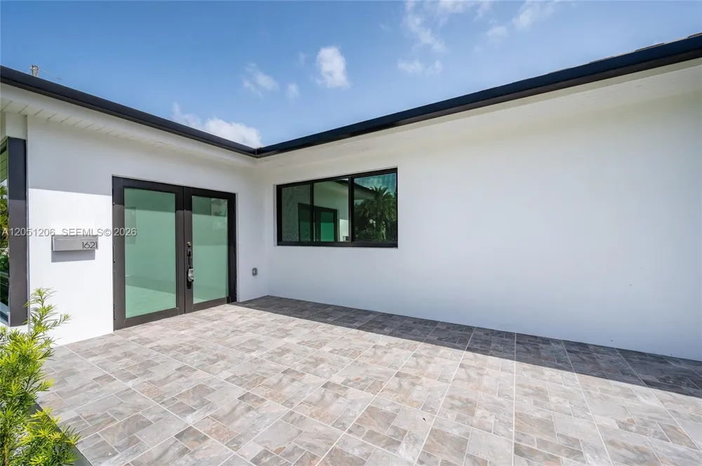 1621 S Treasure Dr North Bay Village, FL 33141
