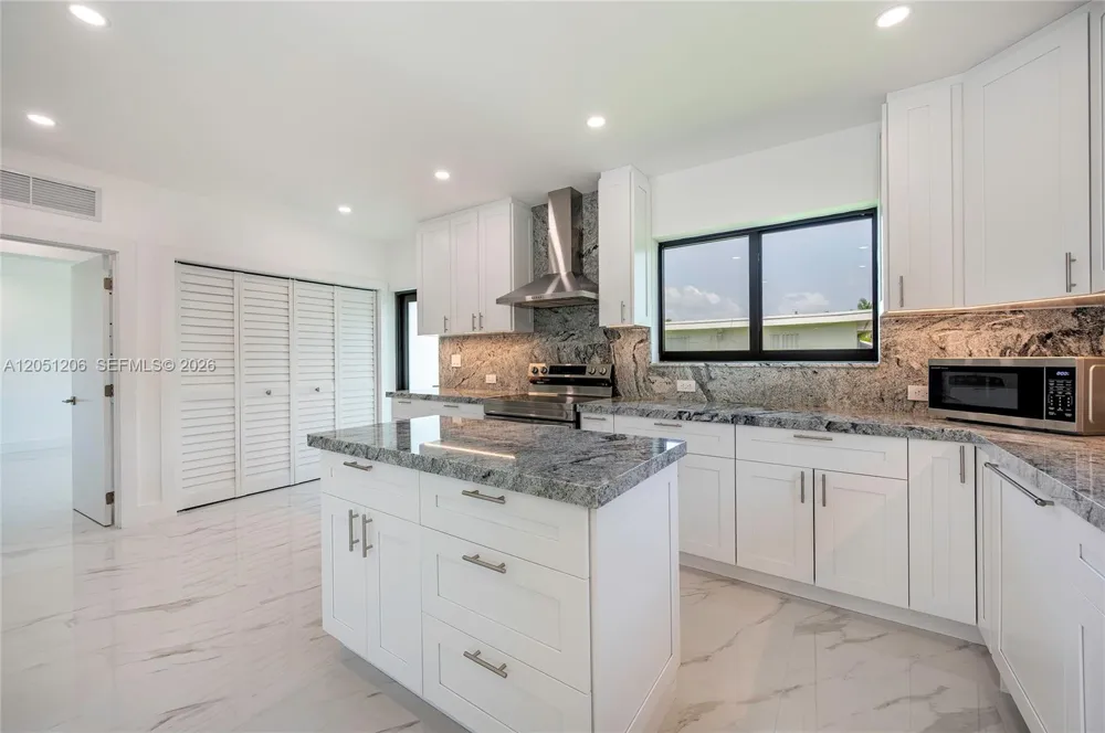 1621 S Treasure Dr North Bay Village, FL 33141