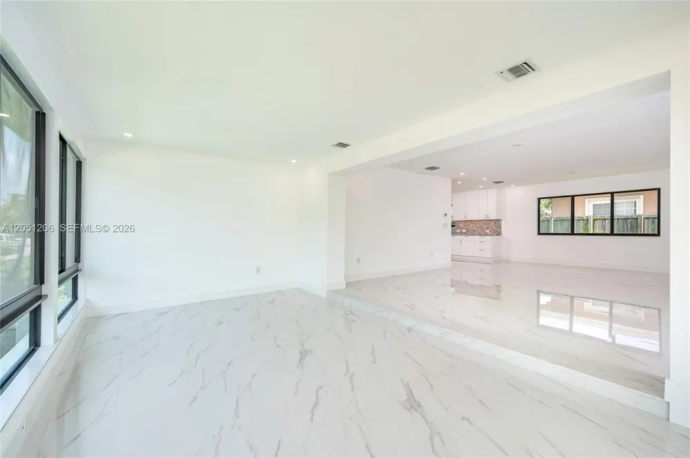 1621 S Treasure Dr North Bay Village, FL 33141