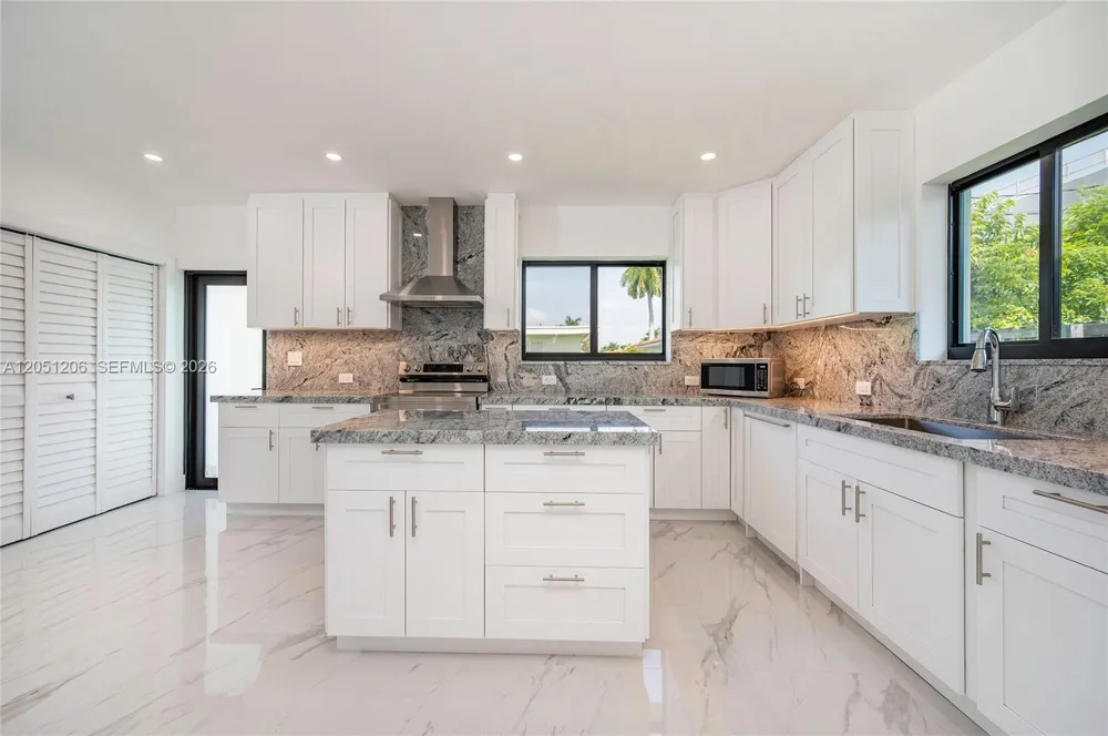 1621 S Treasure Dr North Bay Village, FL 33141