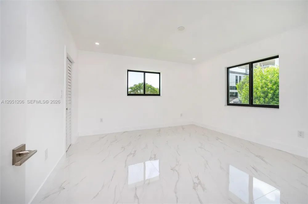 1621 S Treasure Dr North Bay Village, FL 33141