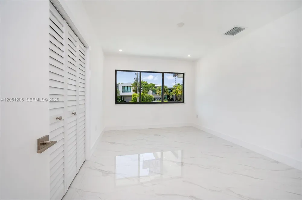 1621 S Treasure Dr North Bay Village, FL 33141