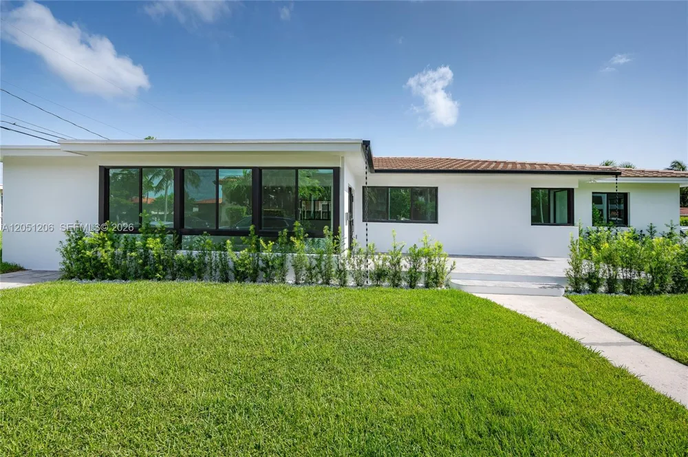 1621 S Treasure Dr North Bay Village, FL 33141