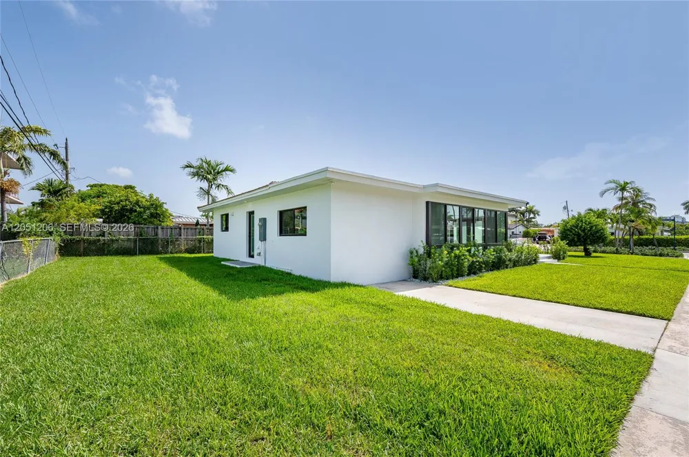 1621 S Treasure Dr North Bay Village, FL 33141