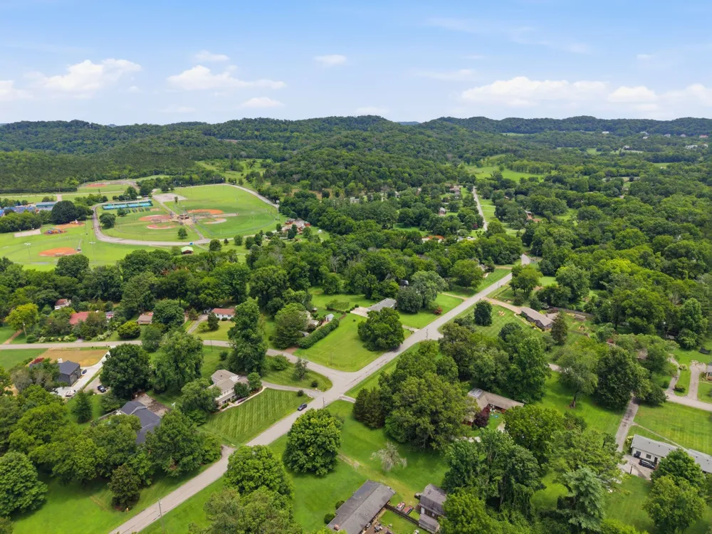 202 Harpeth Hills Dr Franklin, TN 37069