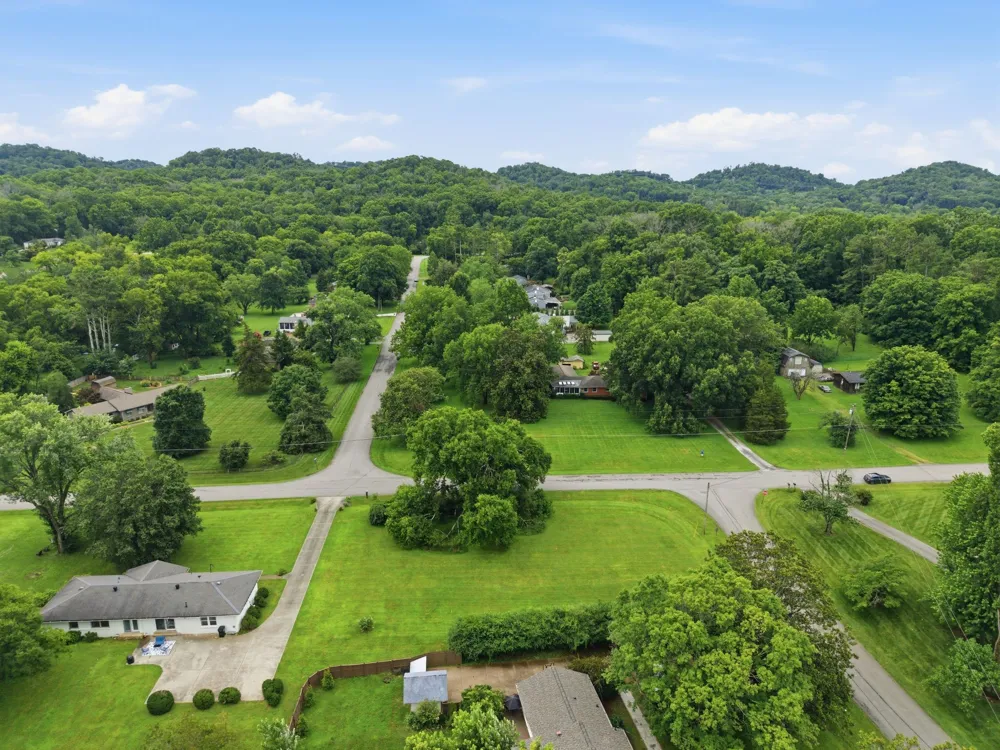202 Harpeth Hills Dr Franklin, TN 37069