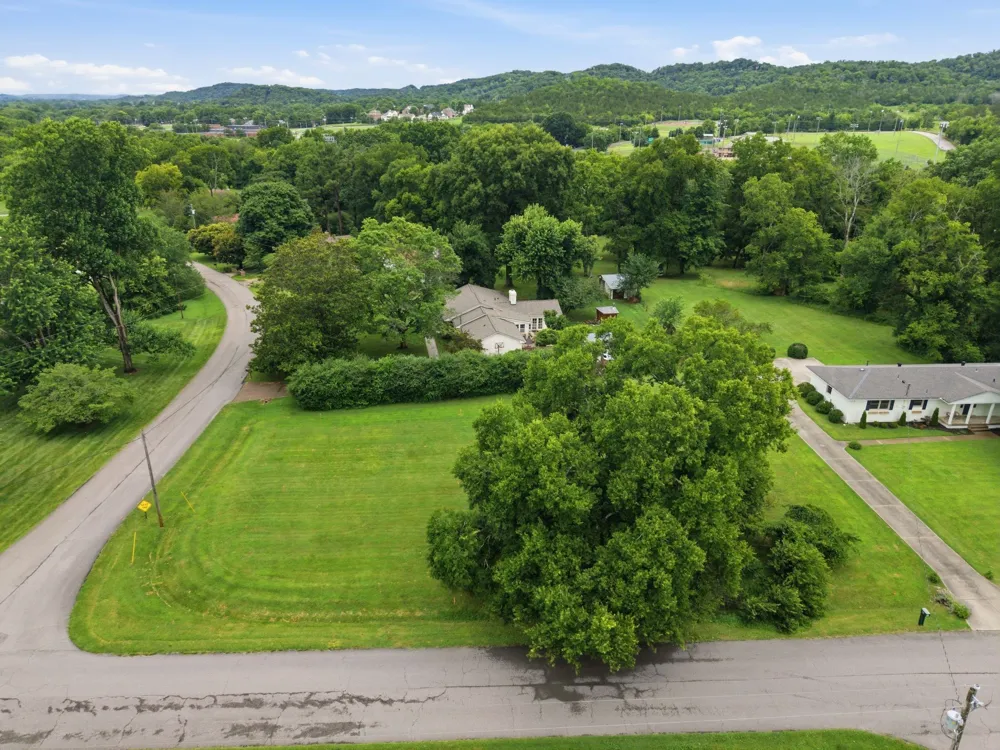 202 Harpeth Hills Dr Franklin, TN 37069