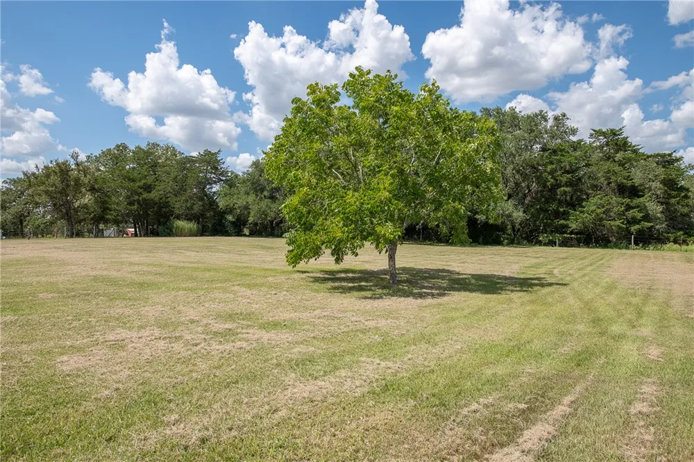 7055 County Road 129 Caldwell, TX 77836