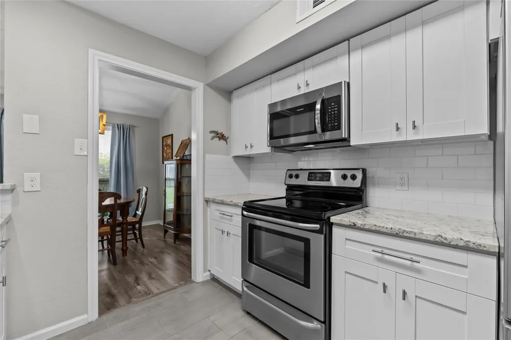59 Hideaway Drive Friendswood, TX 77546