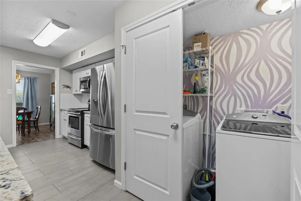 59 Hideaway Drive Friendswood, TX 77546