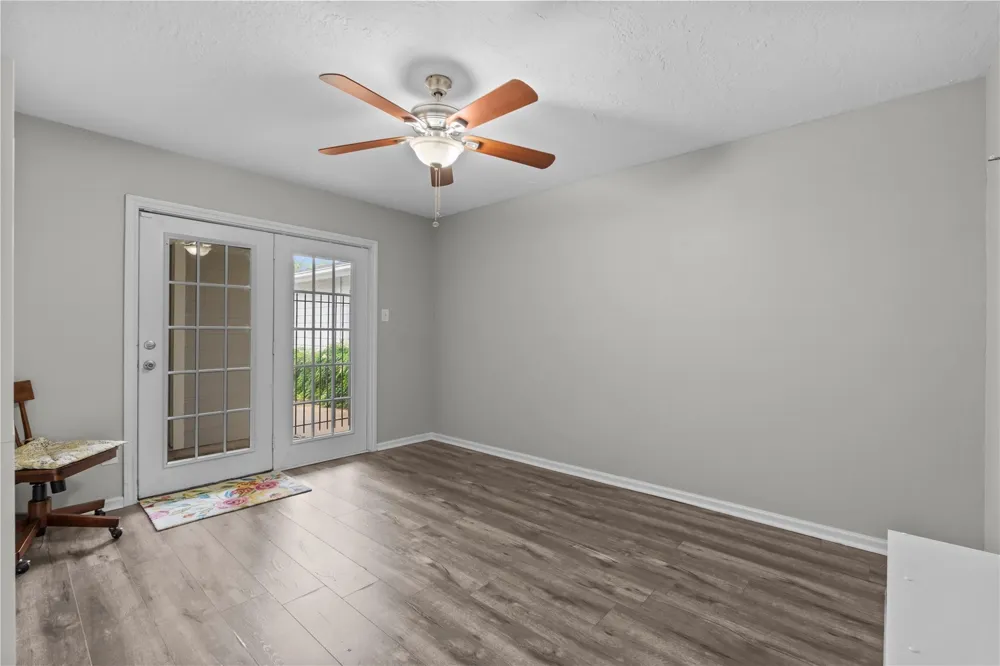 59 Hideaway Drive Friendswood, TX 77546