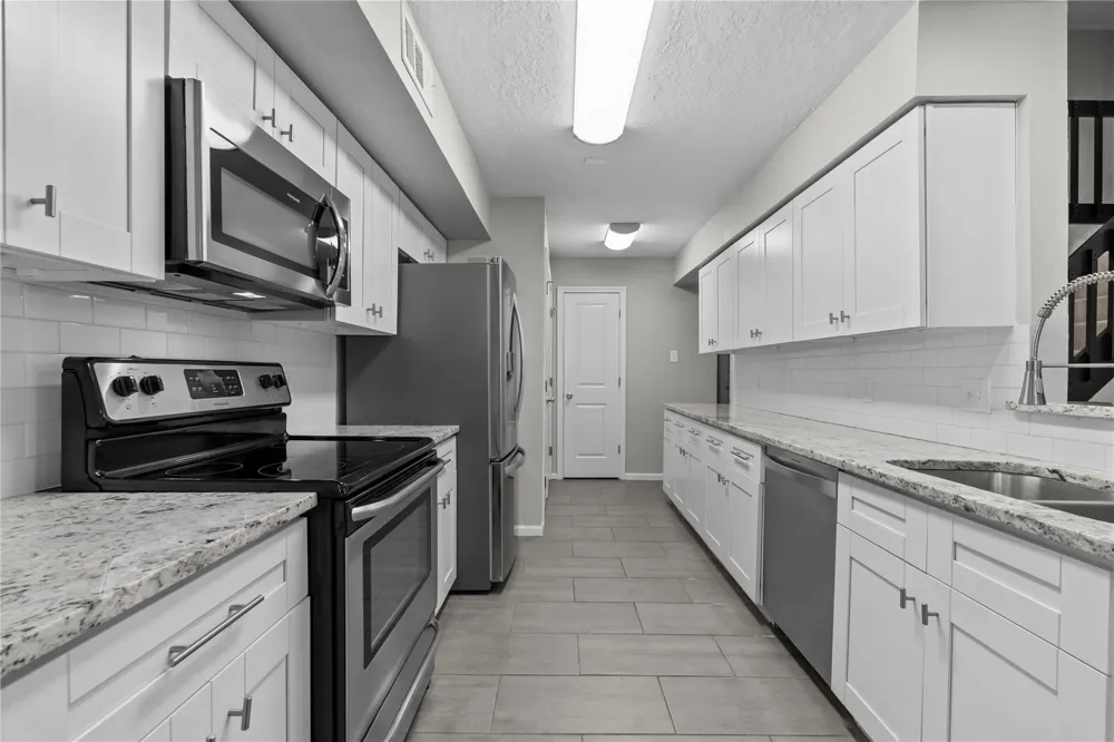 59 Hideaway Drive Friendswood, TX 77546