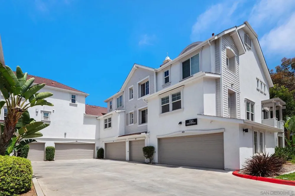 750 Harbor Cliff Way #105 Oceanside, CA 92054