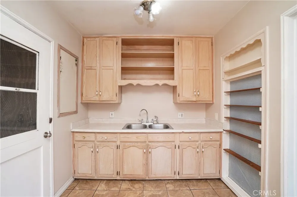 2458 Gaspar Avenue Commerce, CA 90040