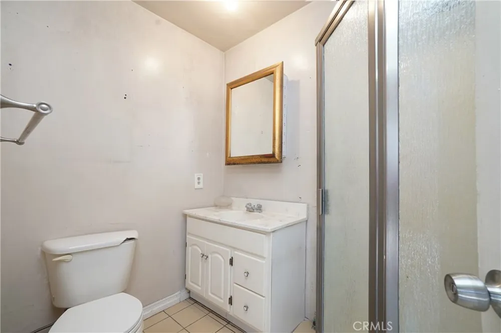 2458 Gaspar Avenue Commerce, CA 90040
