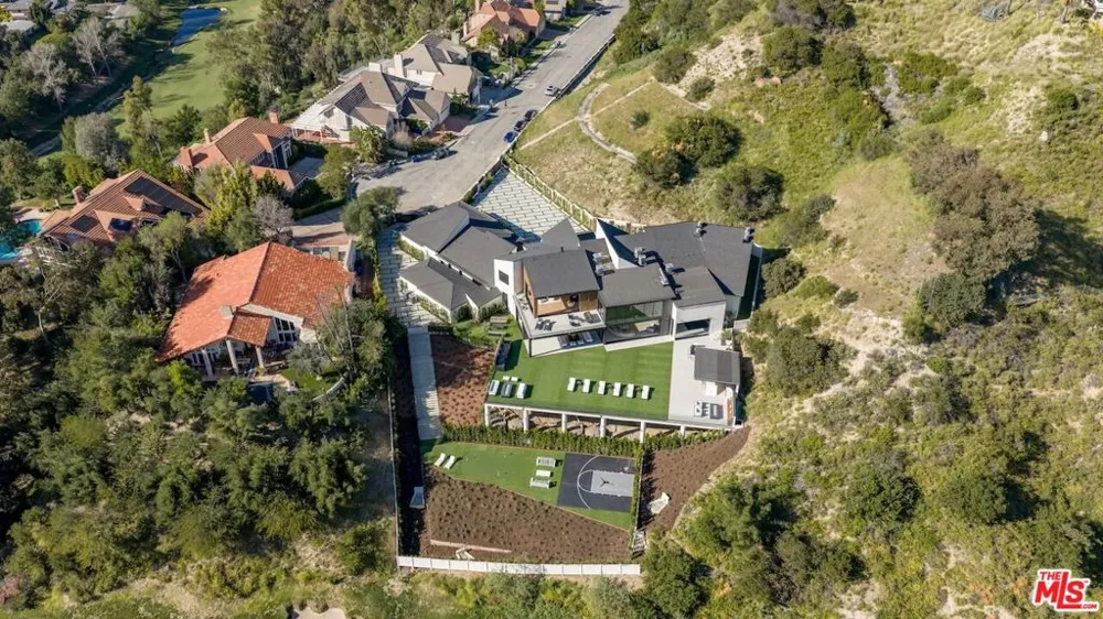 19378 Lemmer Drive Tarzana, CA 91356